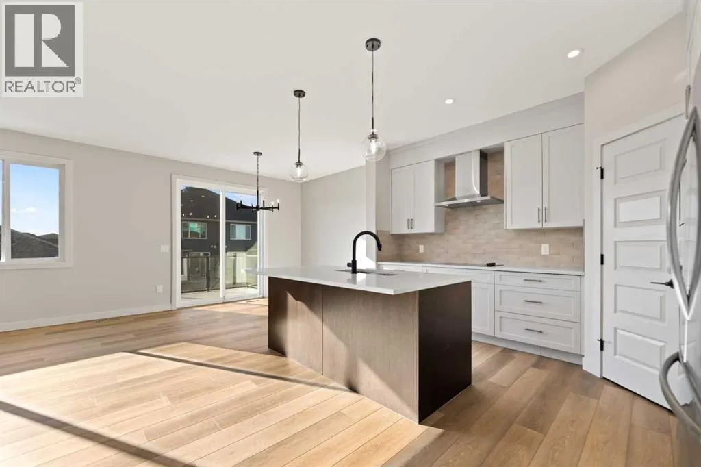 86 Emerson Crescent
