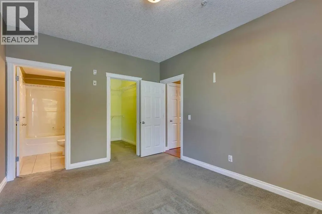 2201, 24 Hemlock Crescent SW