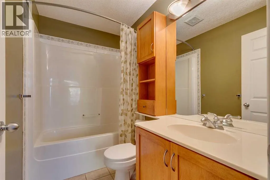 2201, 24 Hemlock Crescent SW