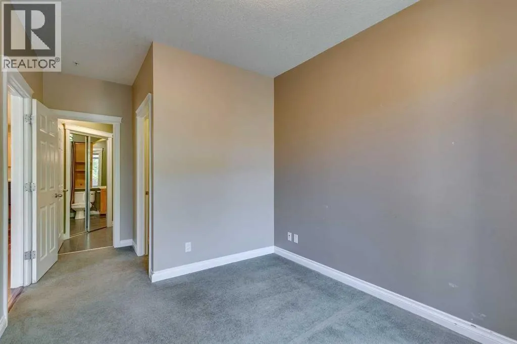 2201, 24 Hemlock Crescent SW