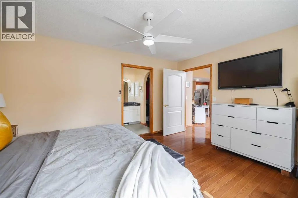 145 McKenzie Lake Gardens SE