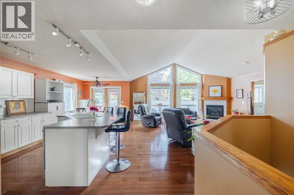 145 McKenzie Lake Gardens SE
