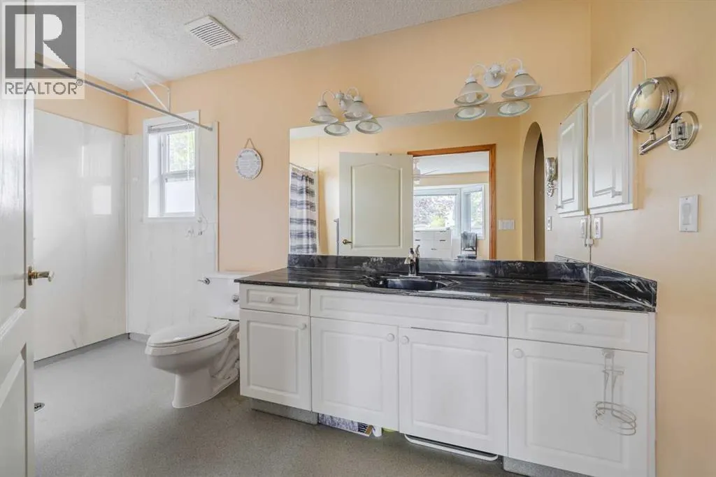 145 McKenzie Lake Gardens SE