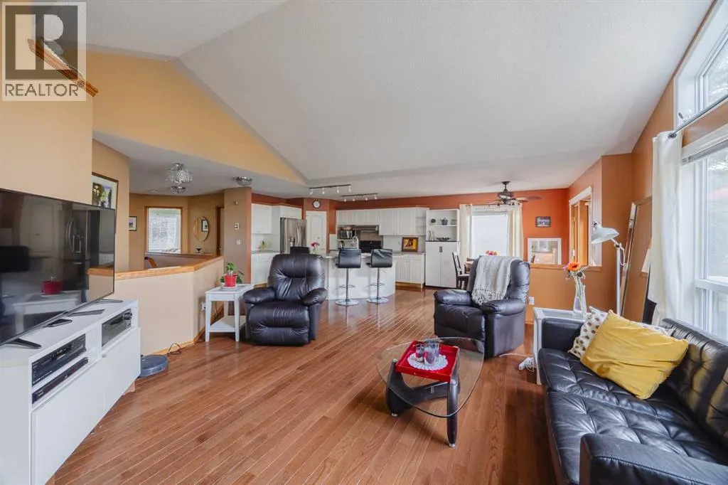 145 McKenzie Lake Gardens SE