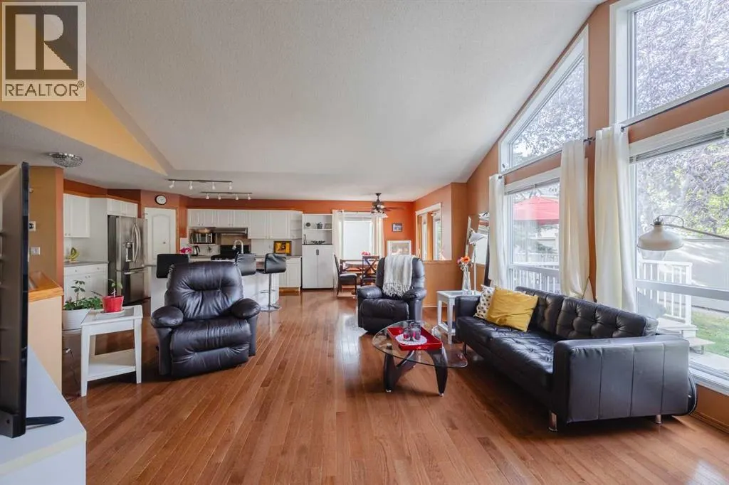 145 McKenzie Lake Gardens SE