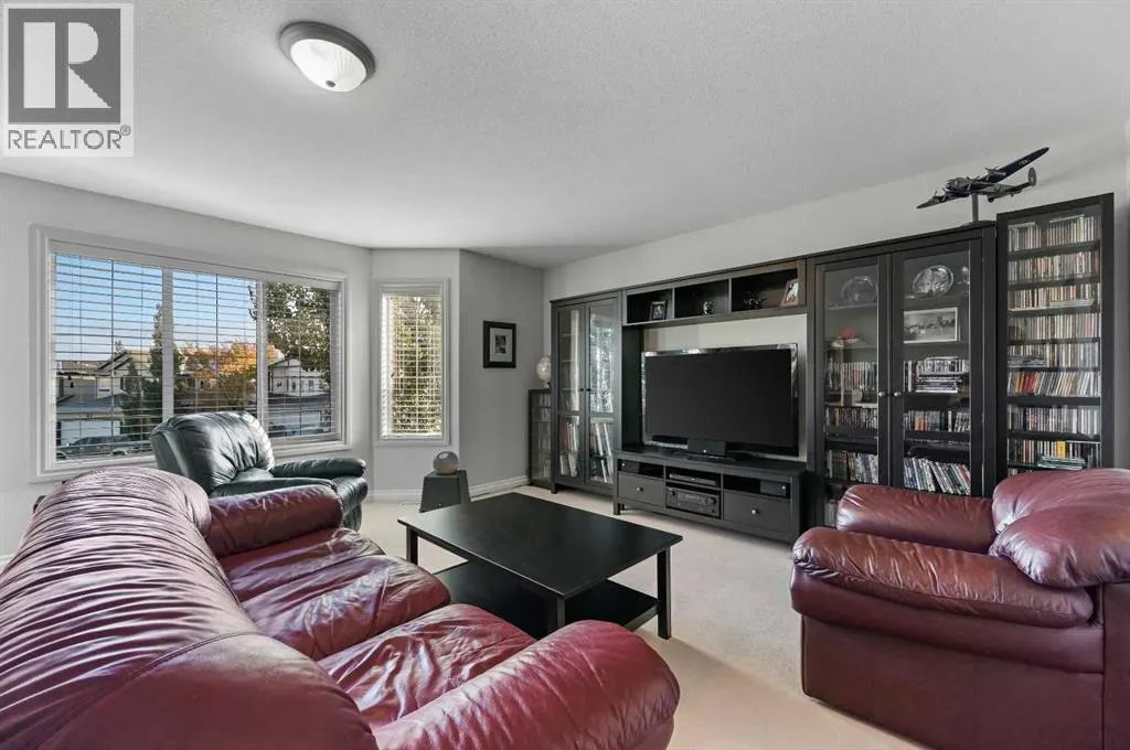 60 Canoe Cove SW
