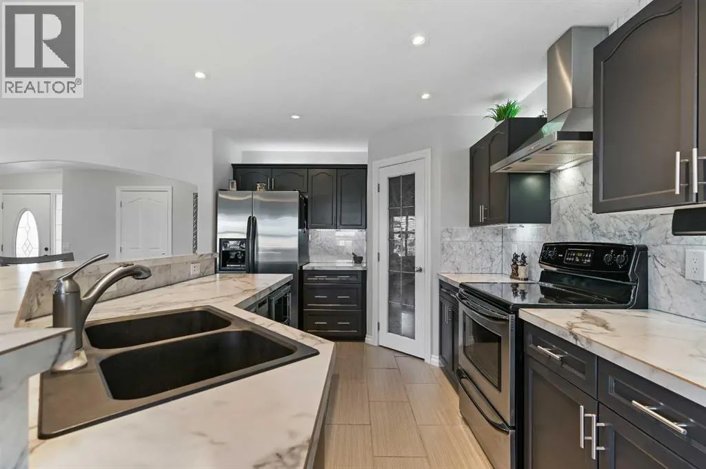 60 Canoe Cove SW