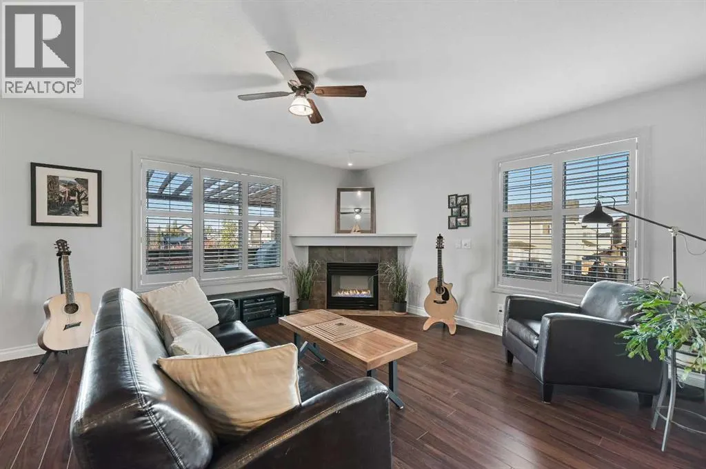 60 Canoe Cove SW