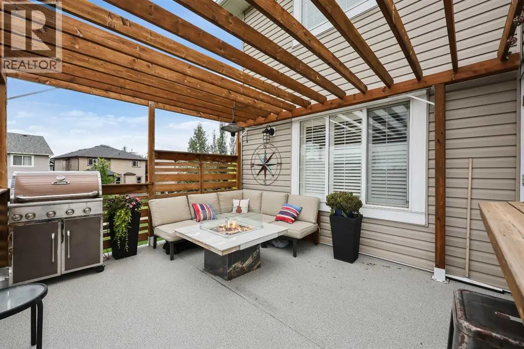 60 Canoe Cove SW