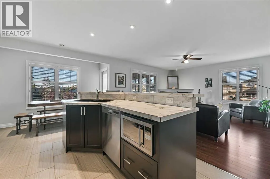 60 Canoe Cove SW