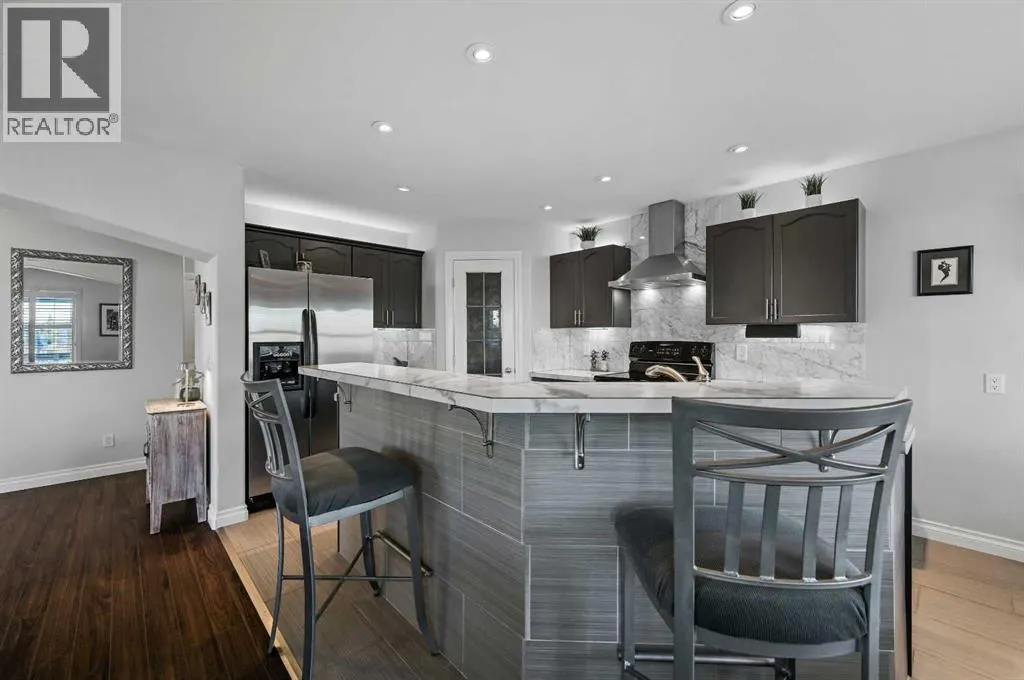 60 Canoe Cove SW