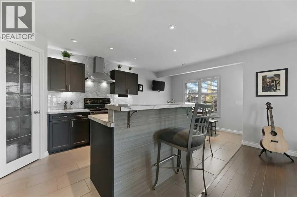 60 Canoe Cove SW