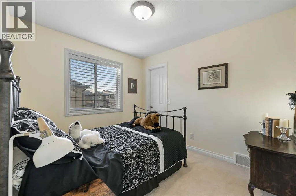 60 Canoe Cove SW