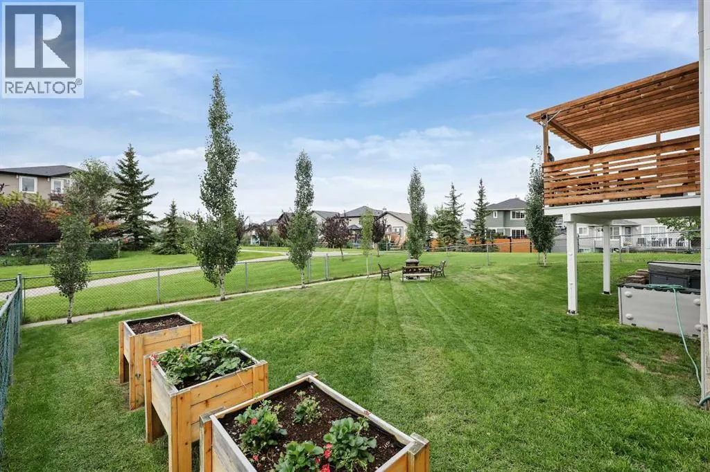 60 Canoe Cove SW