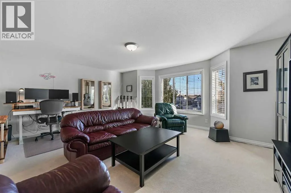 60 Canoe Cove SW