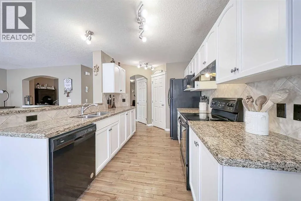 73 Everwoods Road SW