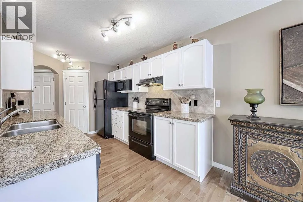73 Everwoods Road SW