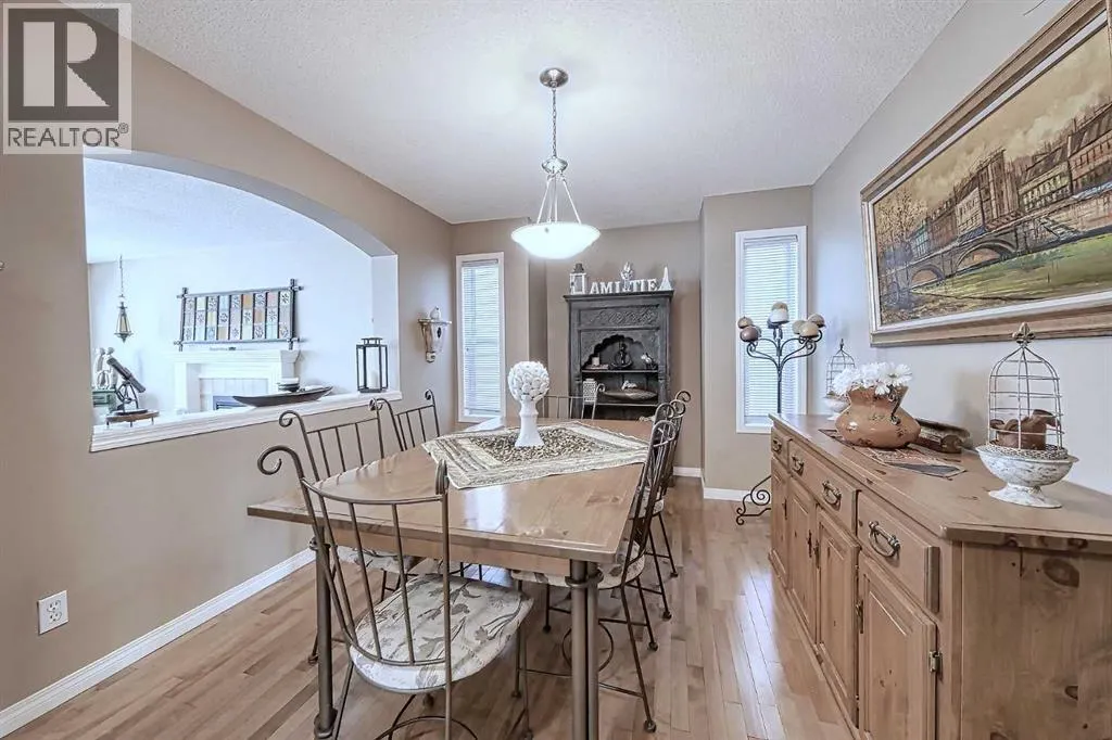 73 Everwoods Road SW