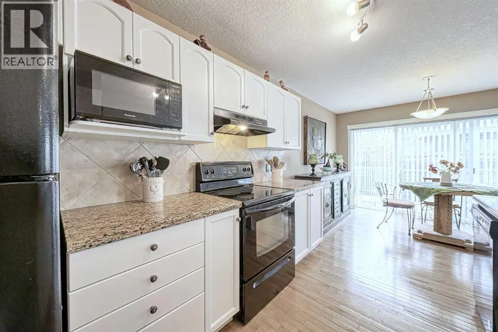 73 Everwoods Road SW
