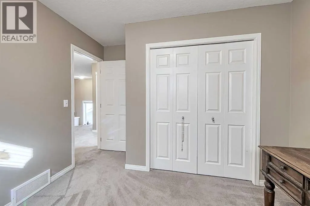 73 Everwoods Road SW