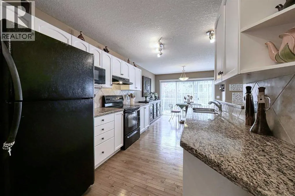 73 Everwoods Road SW