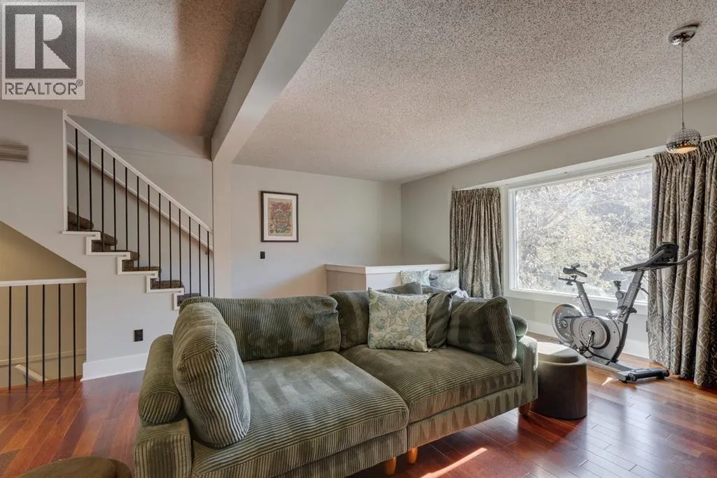 246 Christie Park Mews SW