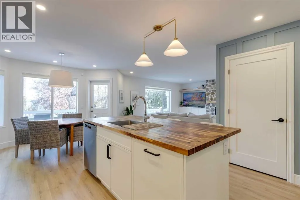 254 Scenic View Close NW