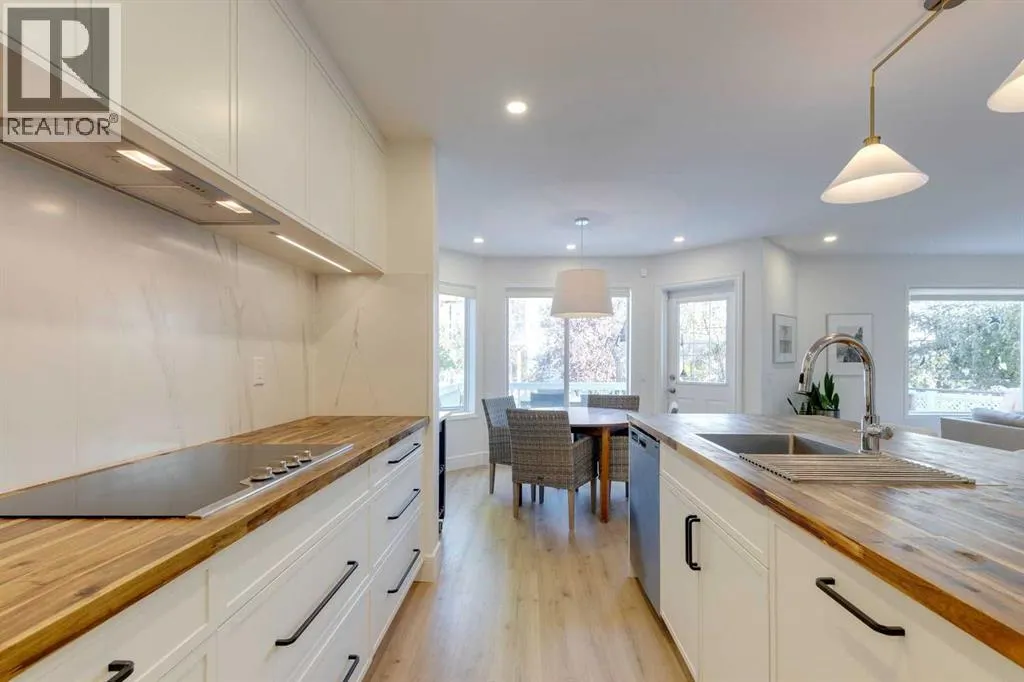 254 Scenic View Close NW