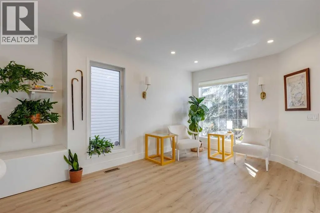 254 Scenic View Close NW