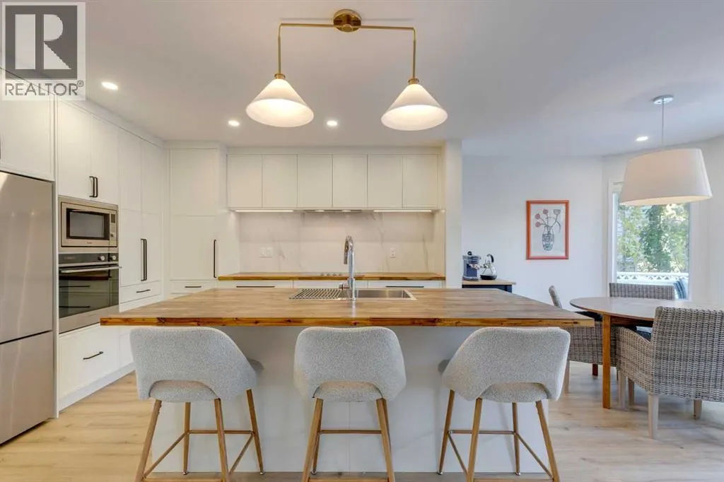 254 Scenic View Close NW