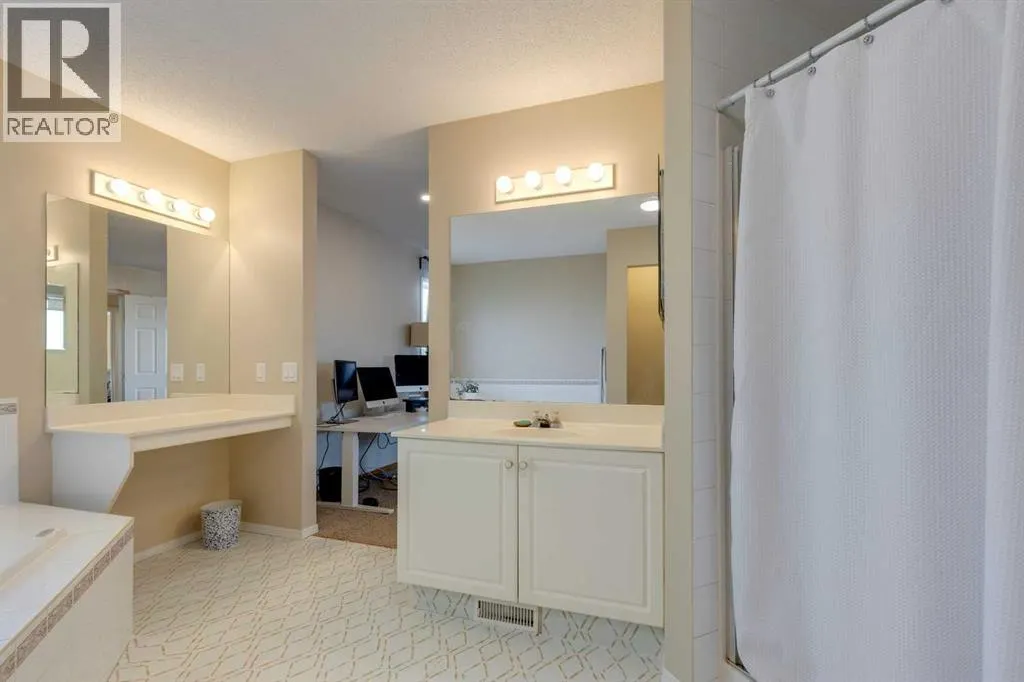 254 Scenic View Close NW