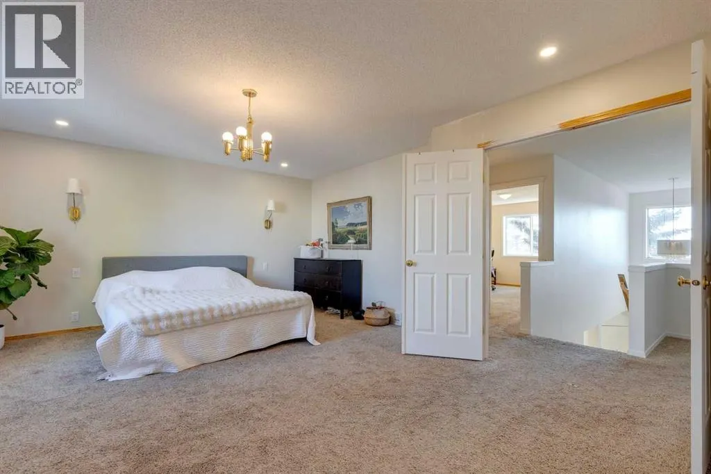 254 Scenic View Close NW