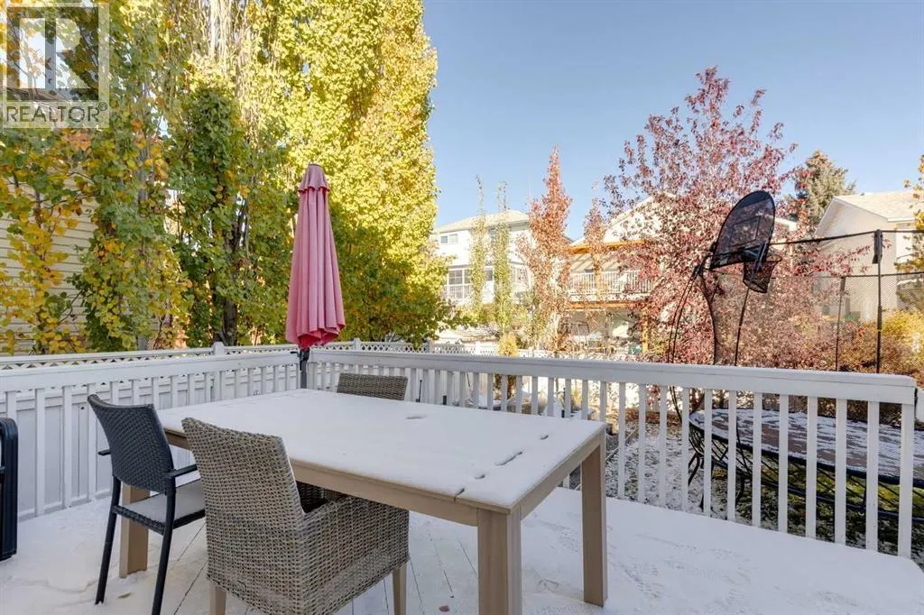 254 Scenic View Close NW