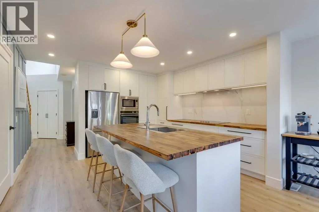 254 Scenic View Close NW