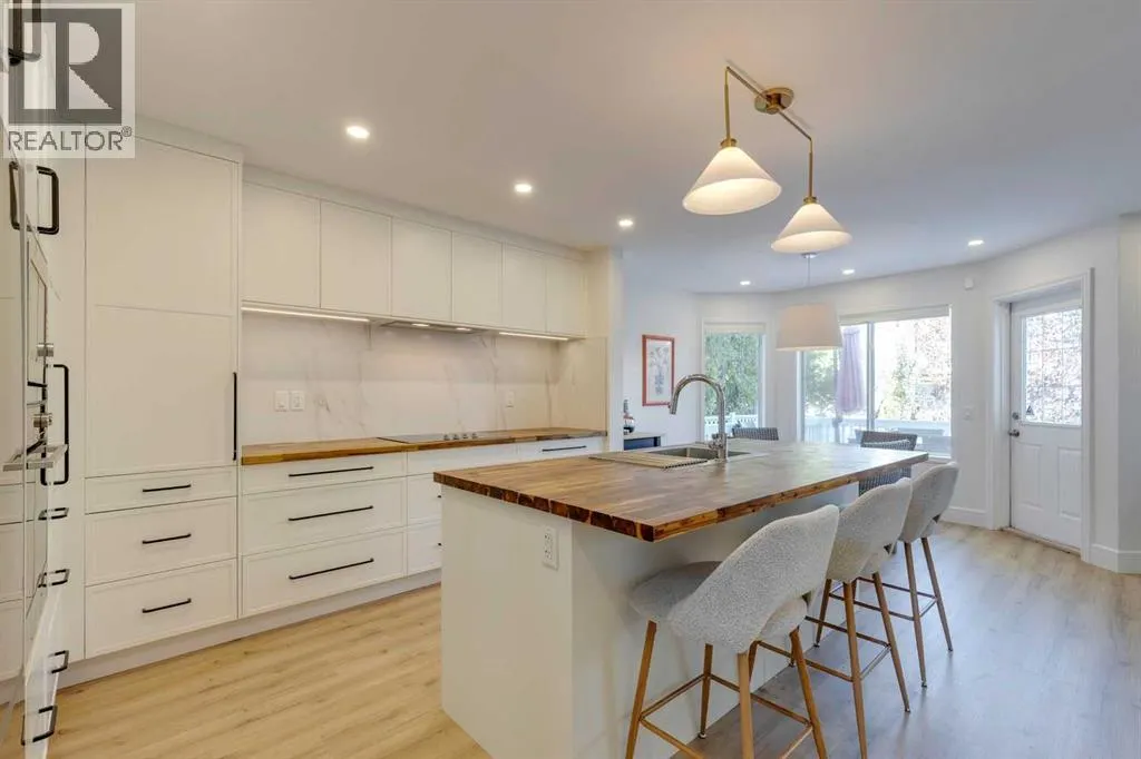 254 Scenic View Close NW