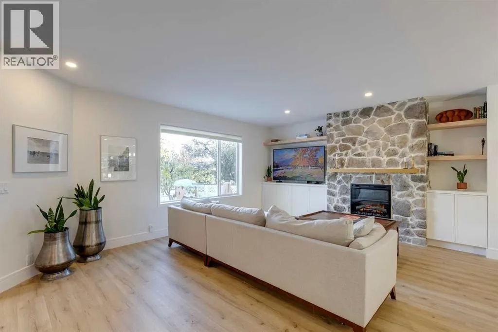 254 Scenic View Close NW