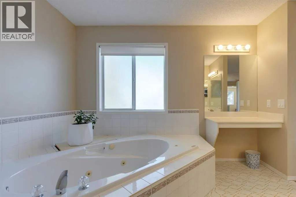 254 Scenic View Close NW