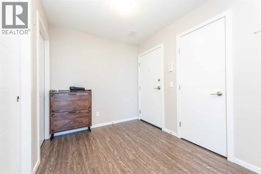 203, 225 Redstone Walk NE