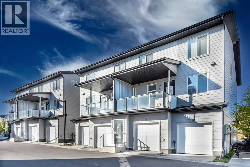 203, 225 Redstone Walk NE