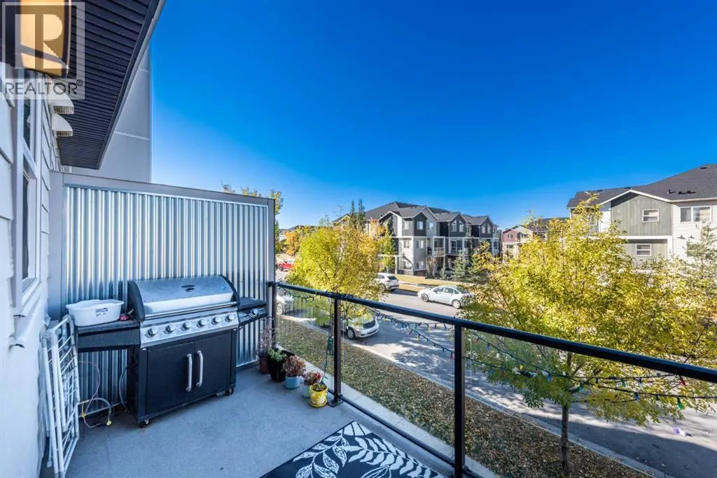 203, 225 Redstone Walk NE