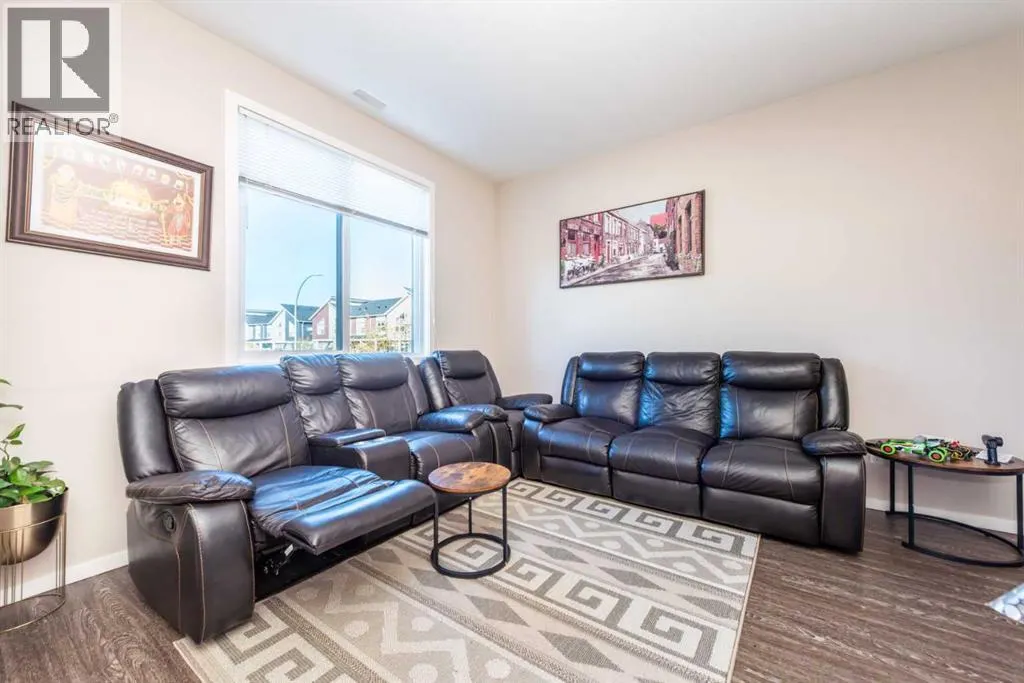 203, 225 Redstone Walk NE