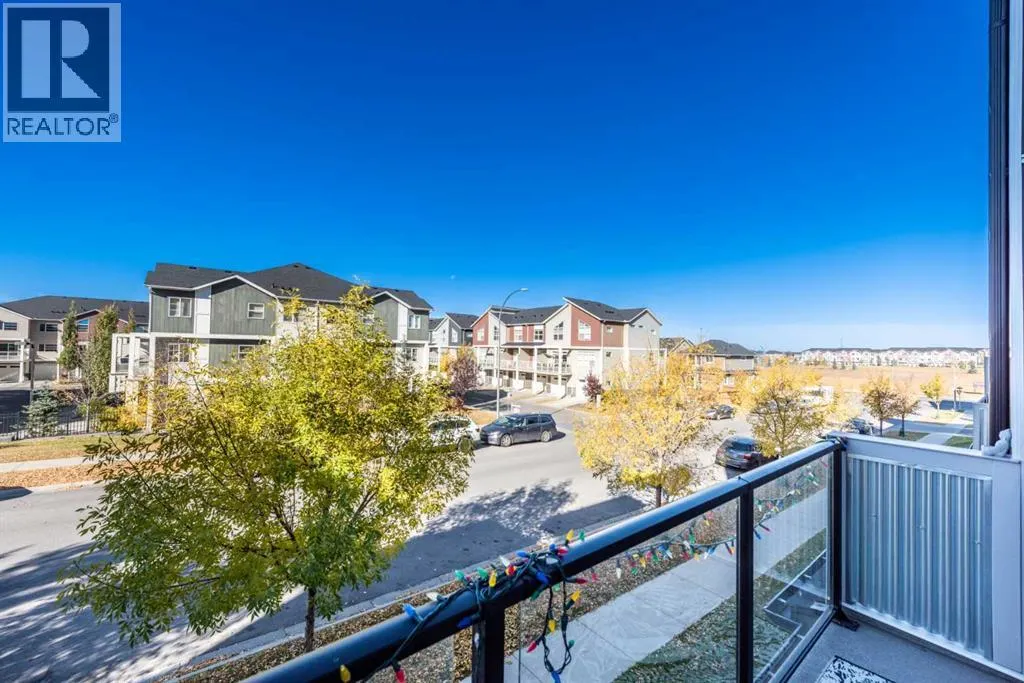 203, 225 Redstone Walk NE