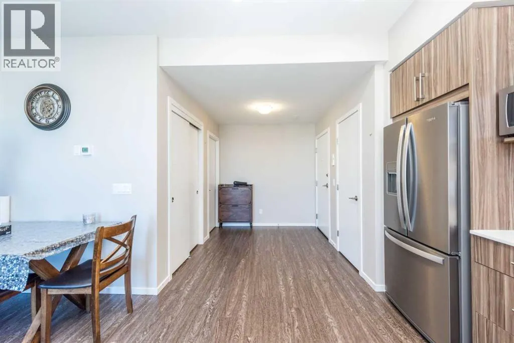 203, 225 Redstone Walk NE