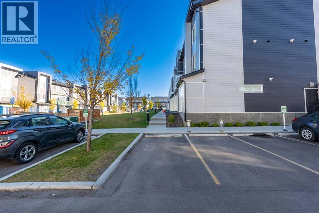 203, 225 Redstone Walk NE