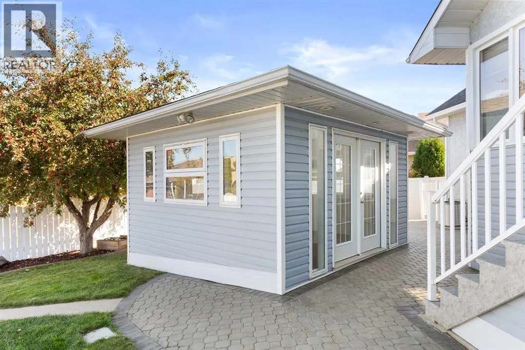 12 Redwood Way SE