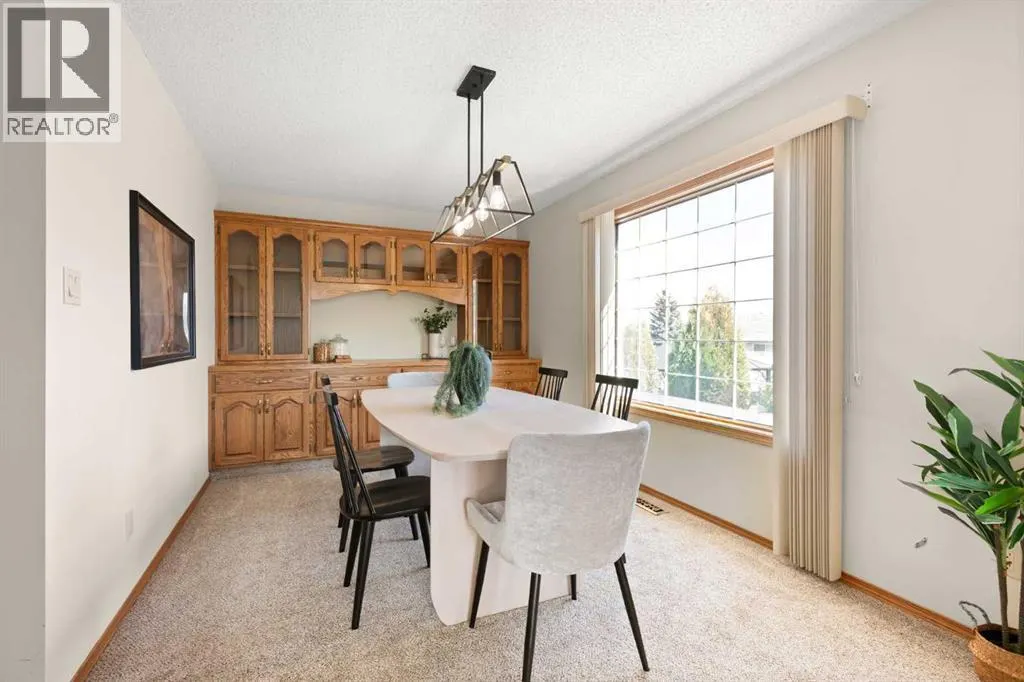 12 Redwood Way SE
