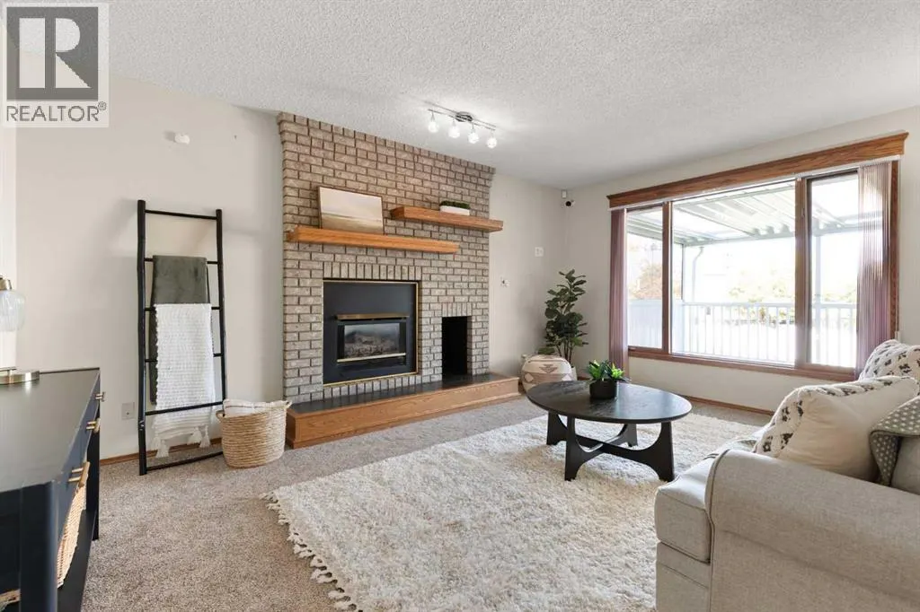 12 Redwood Way SE
