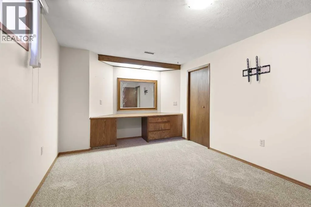 12 Redwood Way SE