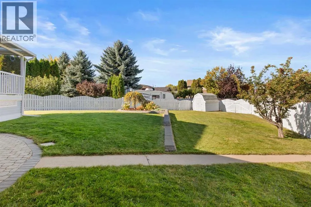 12 Redwood Way SE