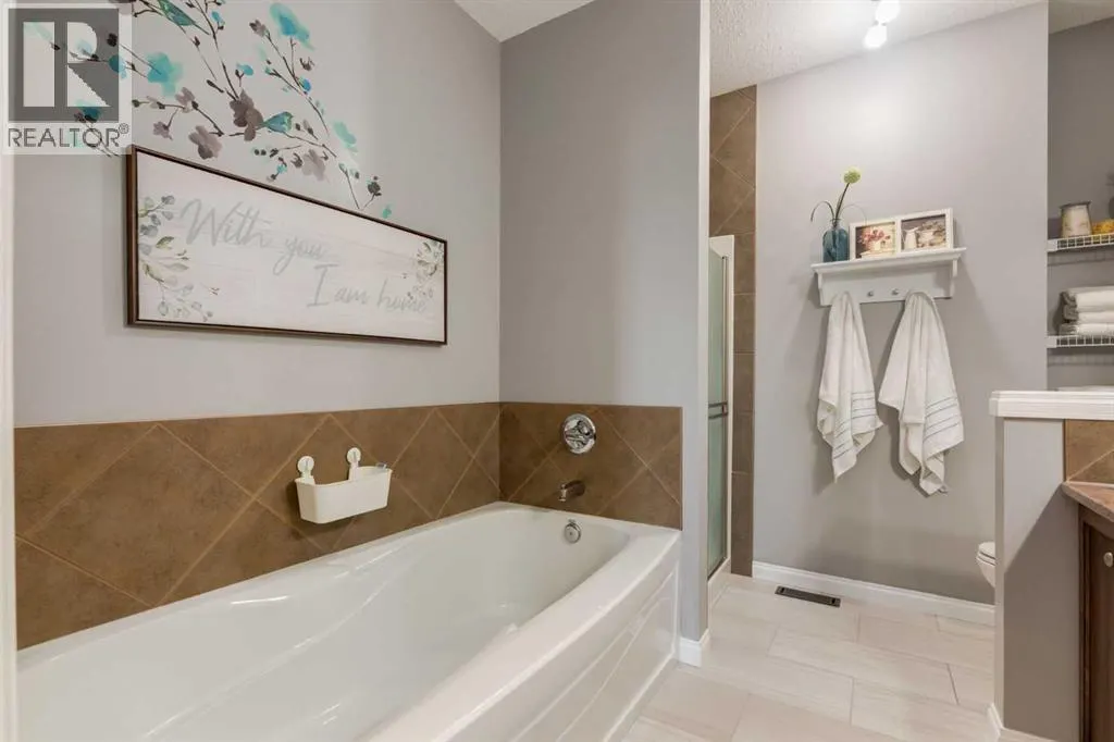 100 Royal Manor NW